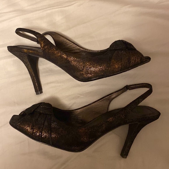 Comfortable sling back heels - Picture 2 of 3